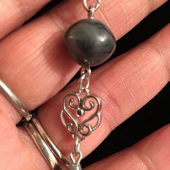 Silver Tone Grey Stone Necklace! - Picture 2 of 11